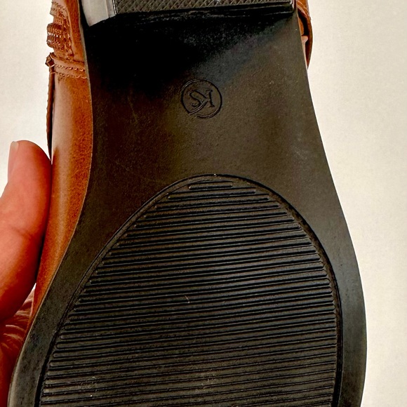 Karen Scott - Flynne Tan Brown Ankle Booties, Size 7 - Picture 6 of 6